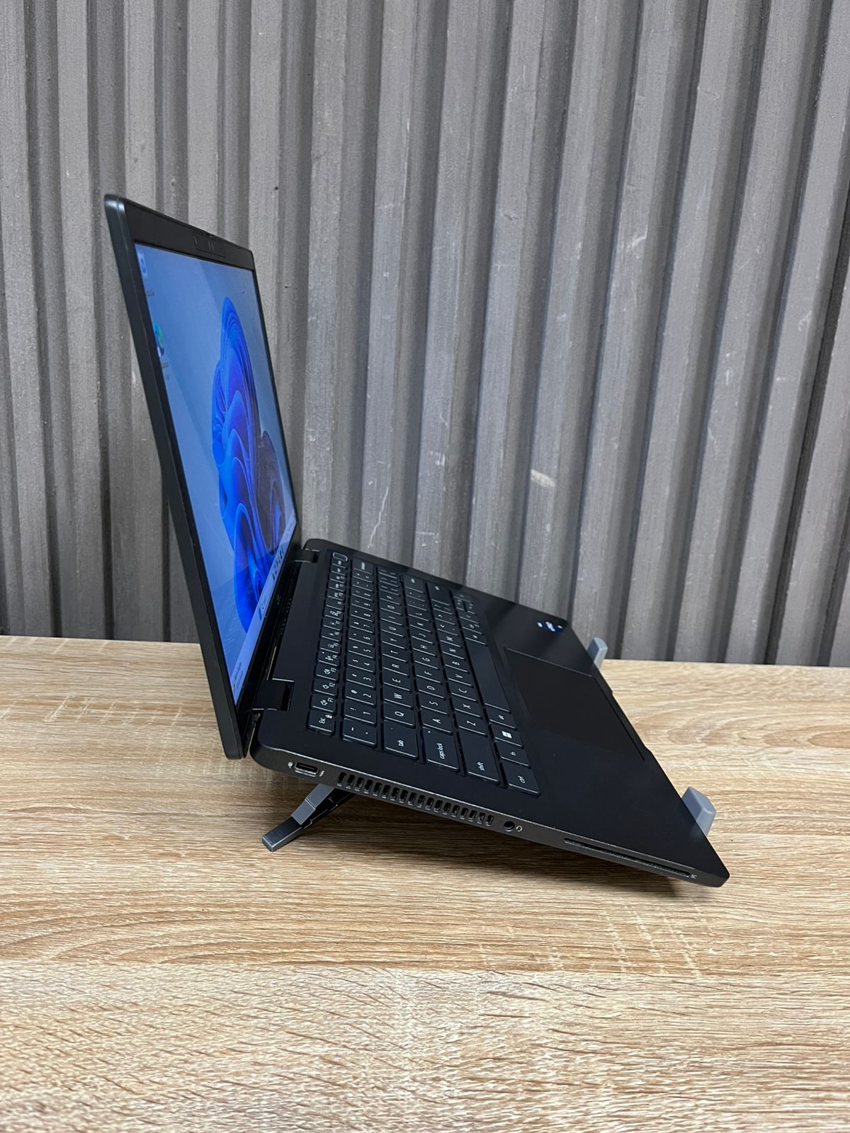 Dell Latitude 7330 Core i7 vPro 12th Gen (TouchScreen)