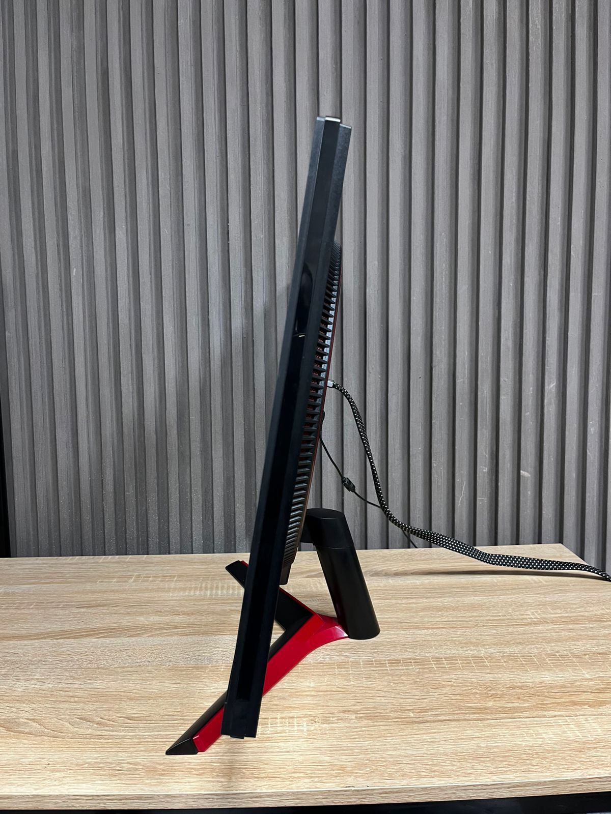 LG UltraGear 32GN600 32" QHD Gaming Monitor