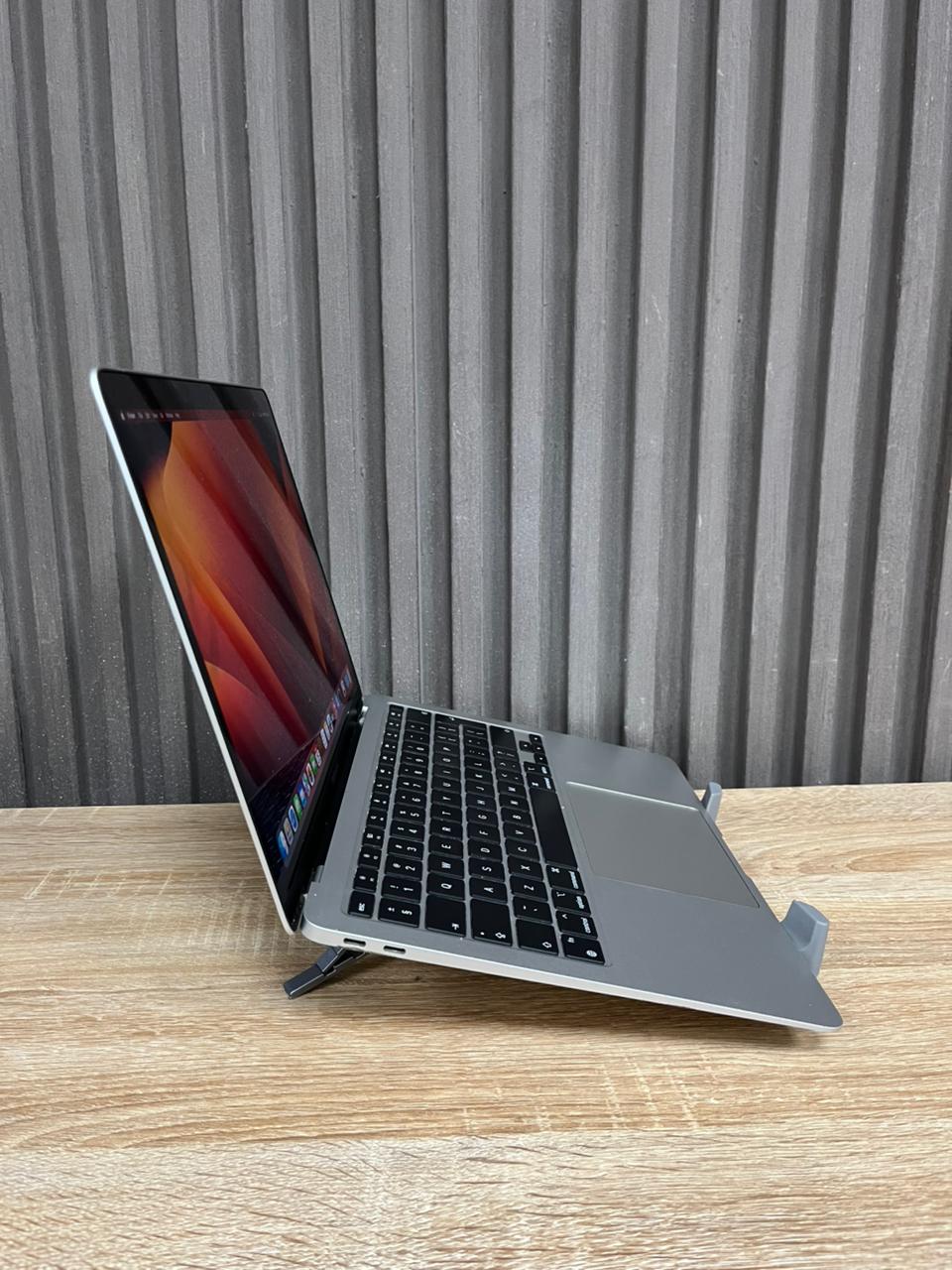 MacBook Air M1 (13 inch) Apple M1 Chip
