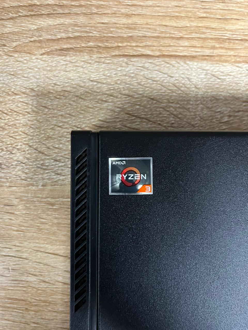 Lenovo ThinkCenter M715q Mini PC AMD Ryzen 3 2200GE
