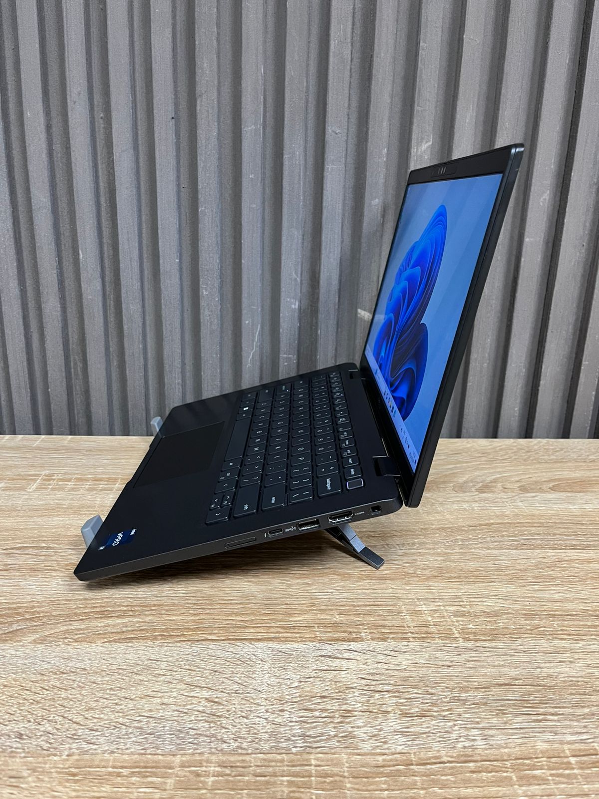 Dell Latitude 7330 Core i7 vPro 12th Gen (TouchScreen)