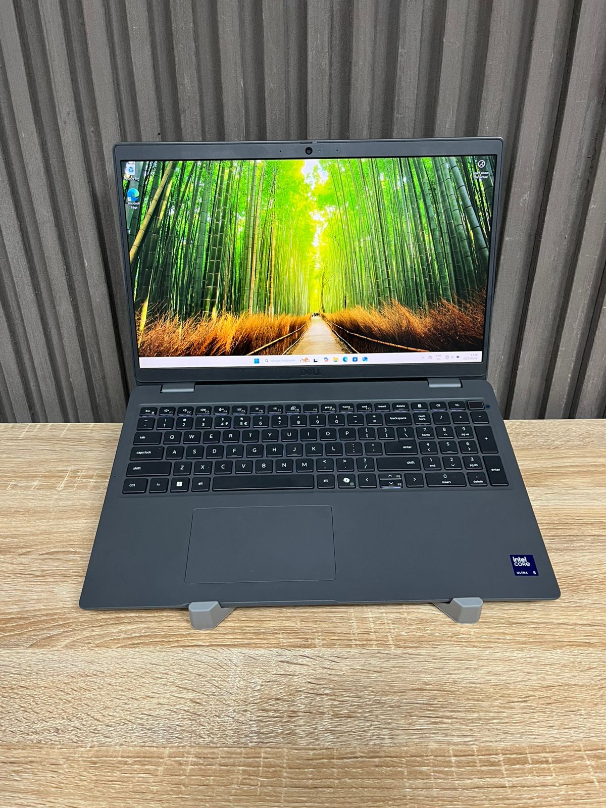 Dell Latitude 3550 Intel Core Ultra 5 125U