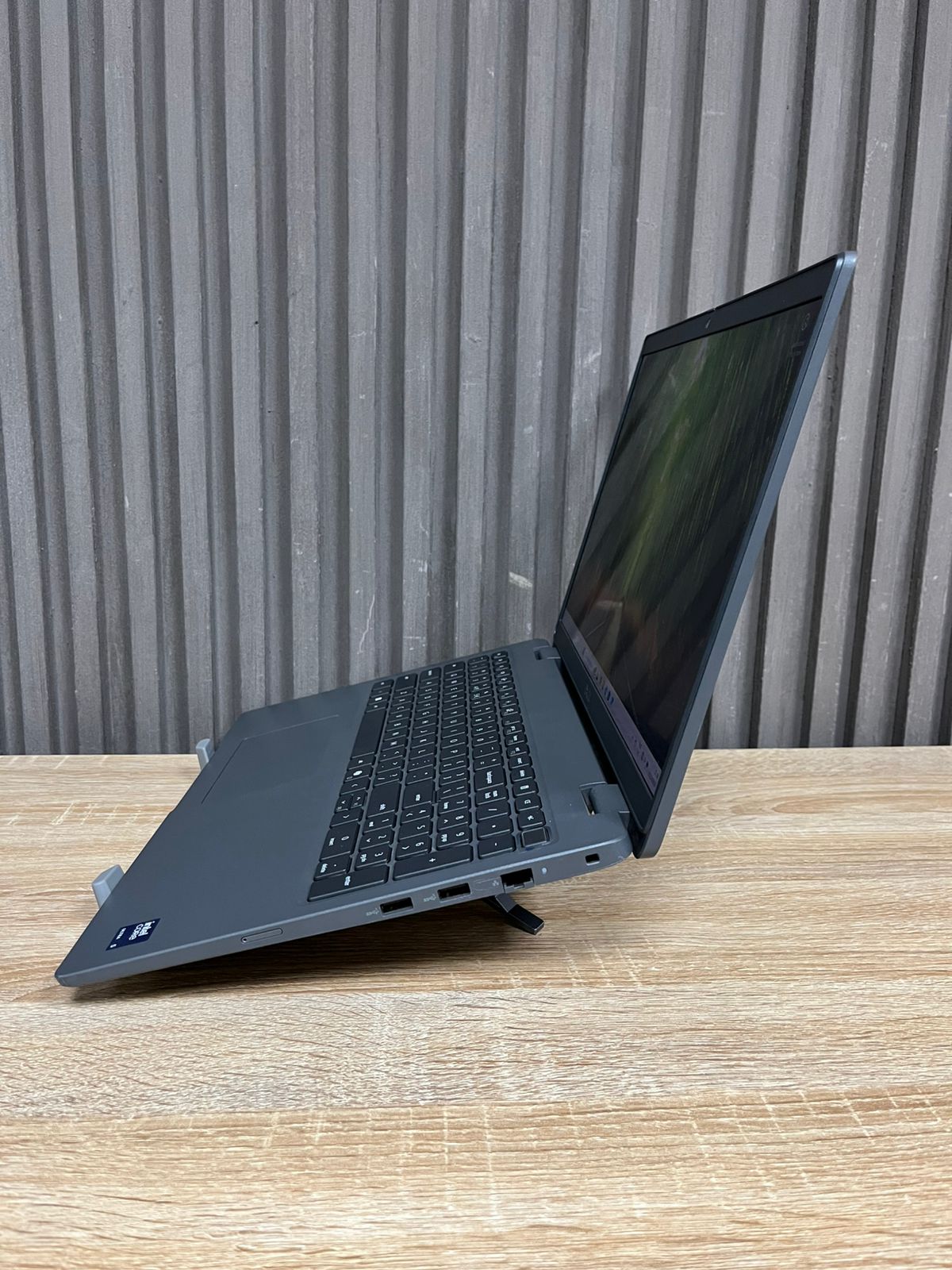 Dell Latitude 3550 Intel Core Ultra 5 125U