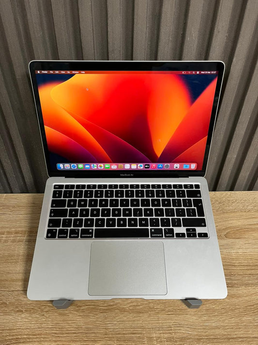 MacBook Air M1 (13 inch)  Apple M1 Chip