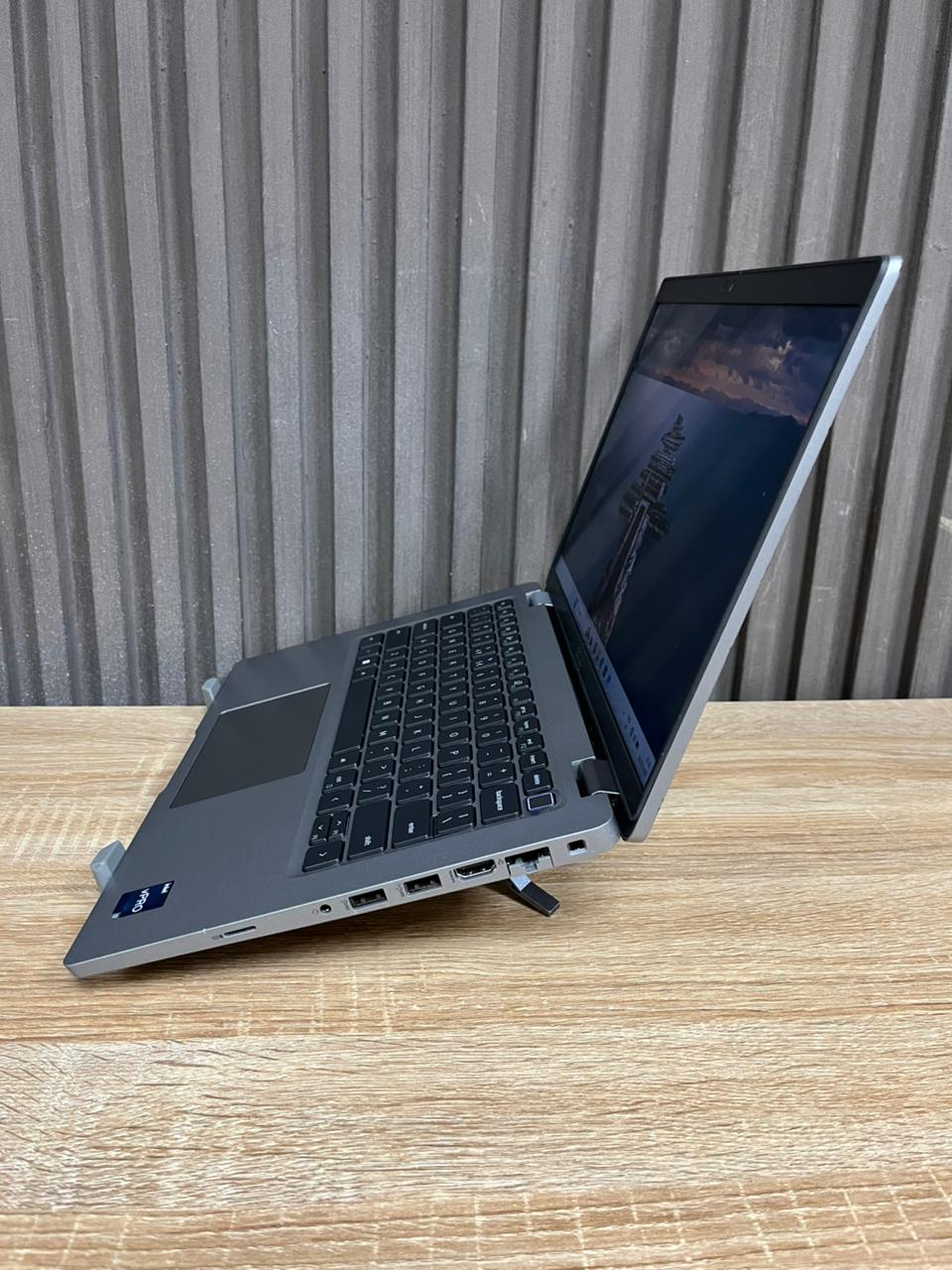 Dell Latitude 5430  Intel Core i7 vPro 12th Gen