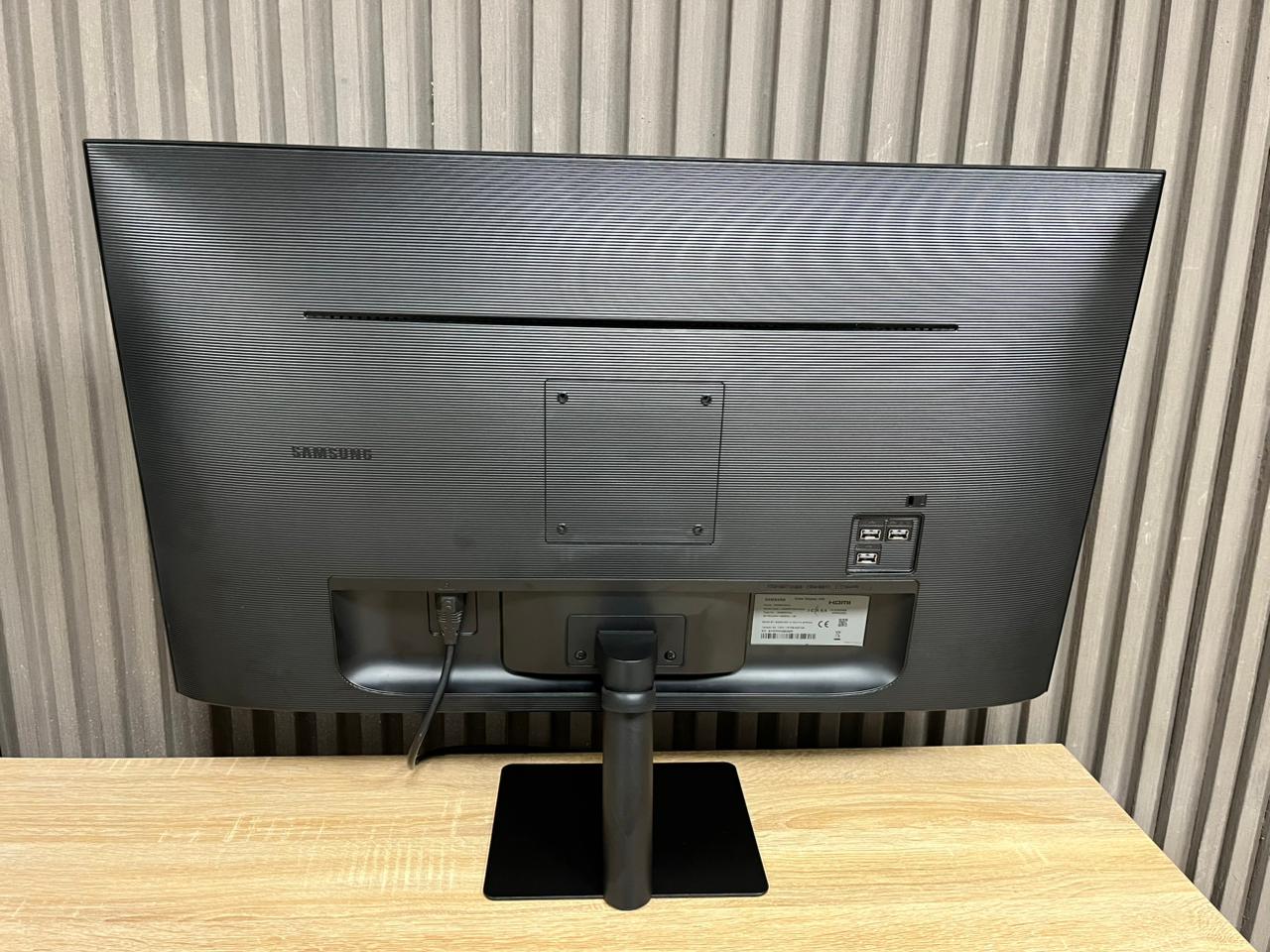 Samsung M7 32-inch 4K Smart Monitor   Size : 32 inch