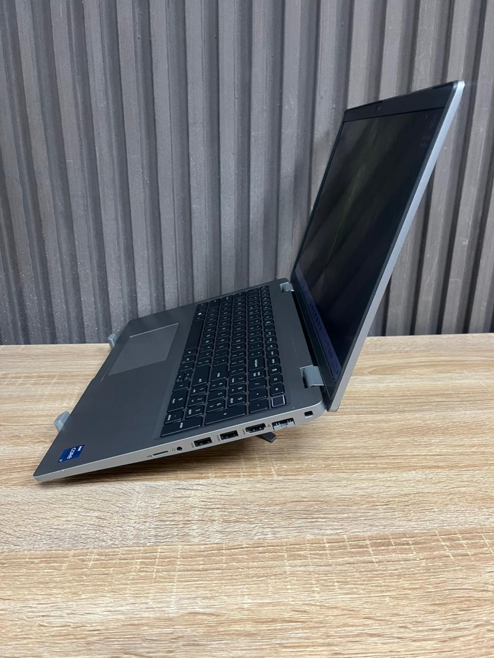 Dell Latitude 5520   Intel Core i7 11th Gen