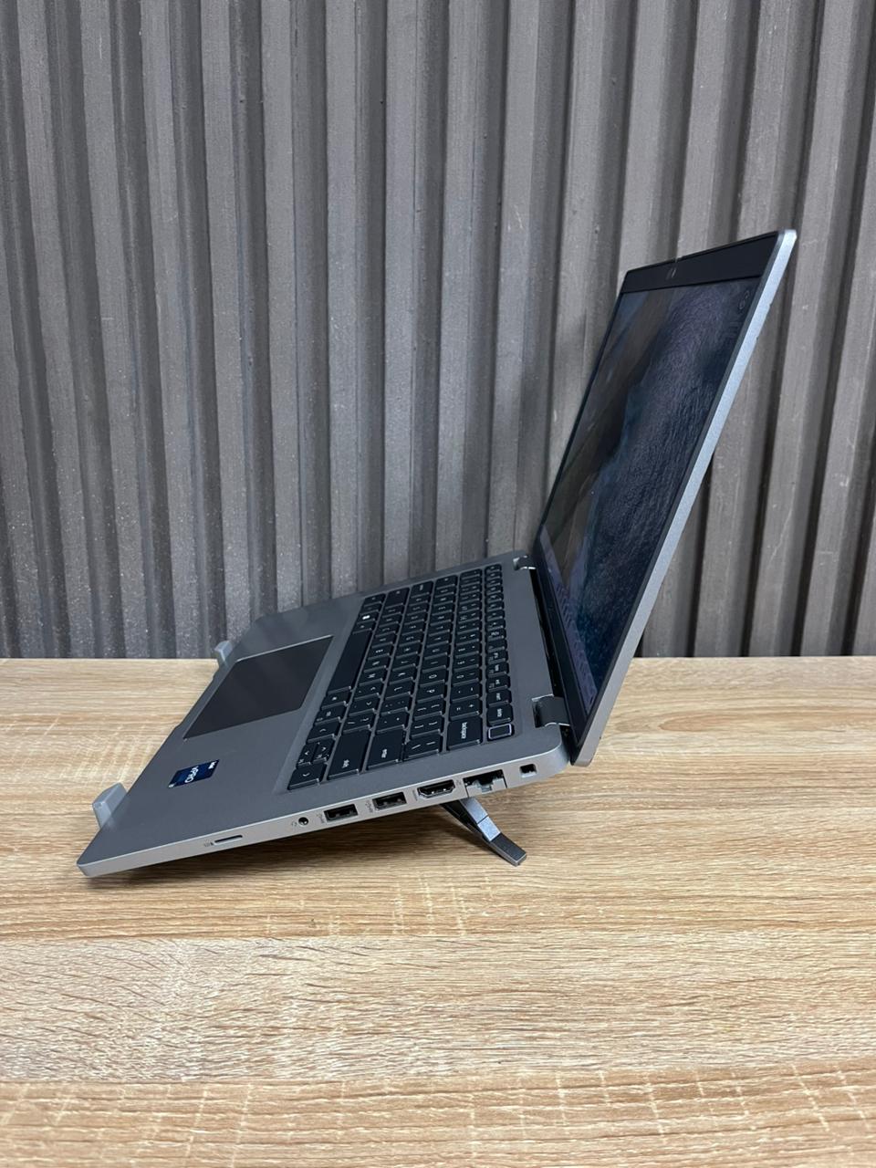 Dell Latitude 5430  Intel Core i7 vPro 12th Gen (1265U)