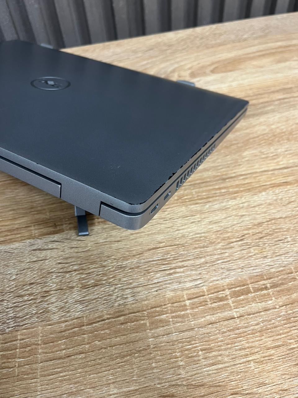Dell Latitude 5430  Intel Core i7 vPro 12th Gen (1265U)