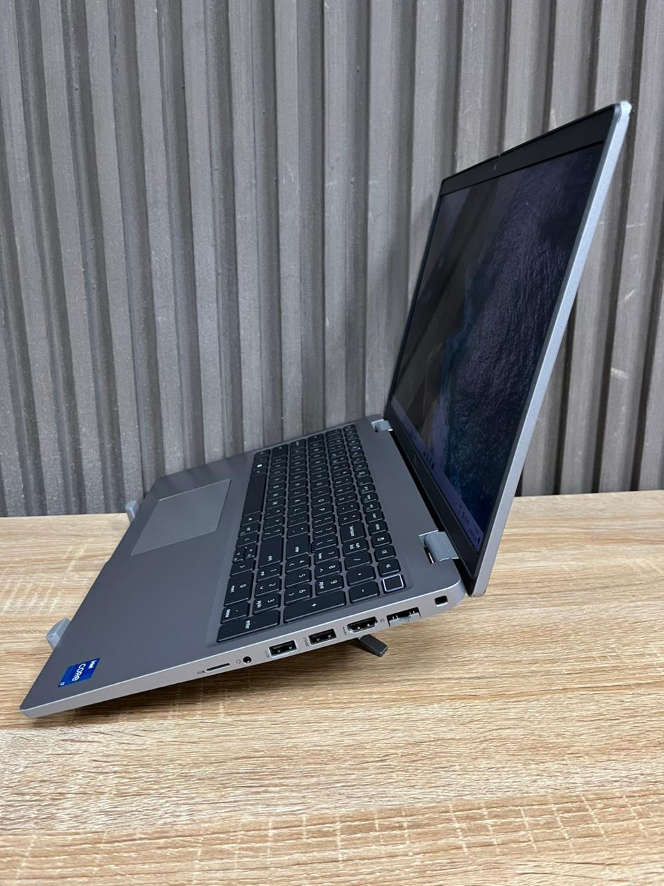 Dell Latitude 5520   Intel Core i7 11th Gen