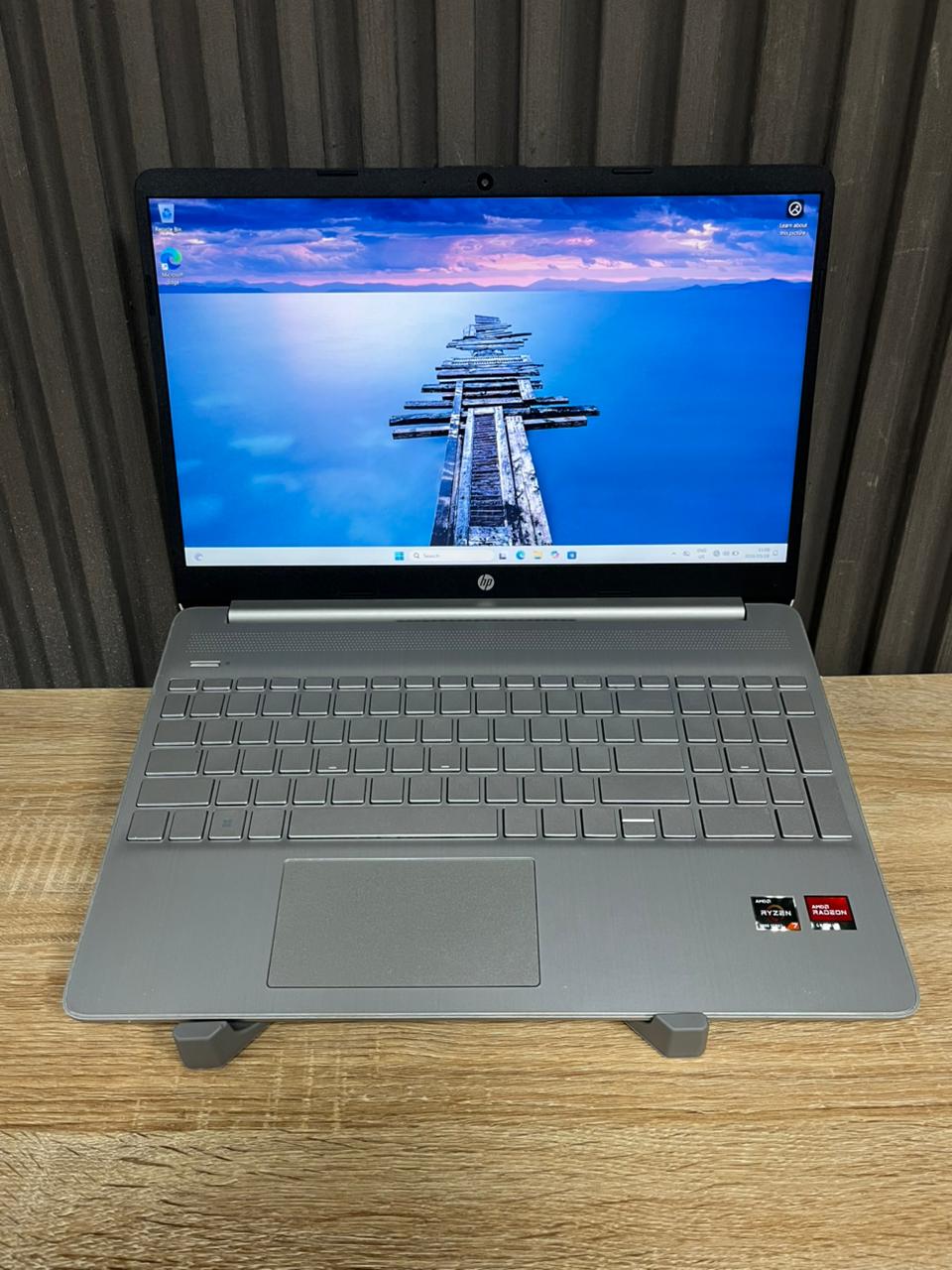 HP 15s-eq2015ni  AMD Ryzen 7 5700U -A Ports