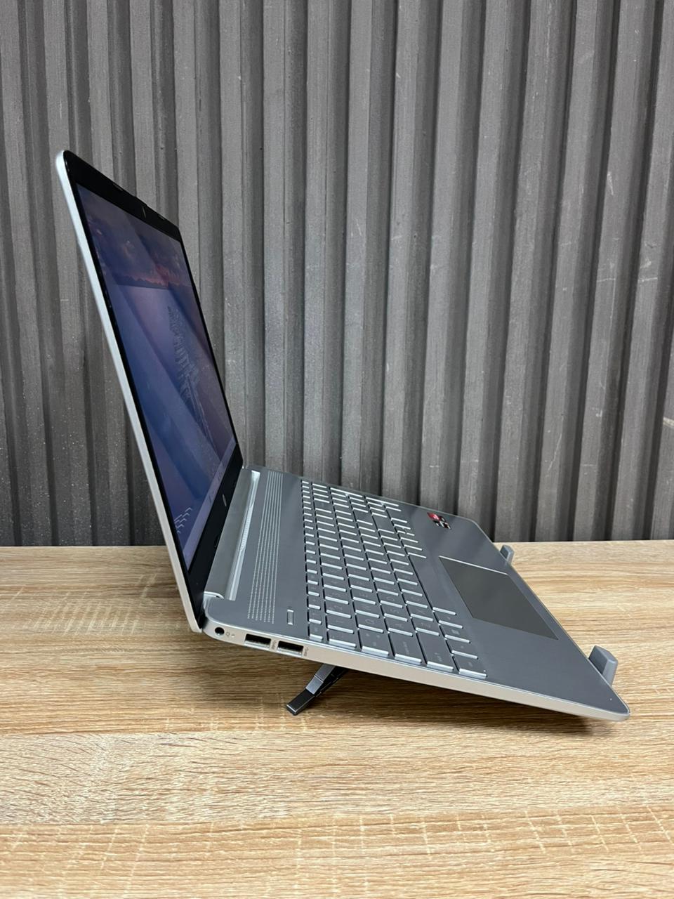 HP 15s-eq2015ni  AMD Ryzen 7 5700U -A Ports