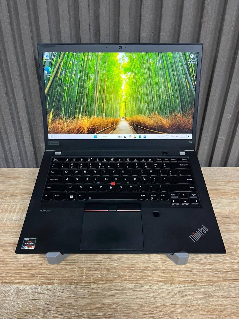 Lenovo ThinkPad T14   AMD Ryzen 5 Pro 5650U