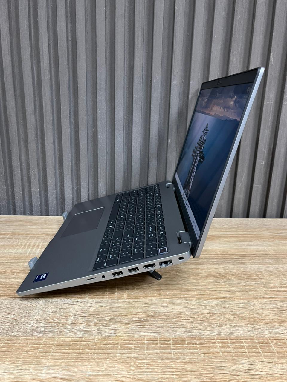 Dell Latitude 5550   Intel Core Ultra 7 155U