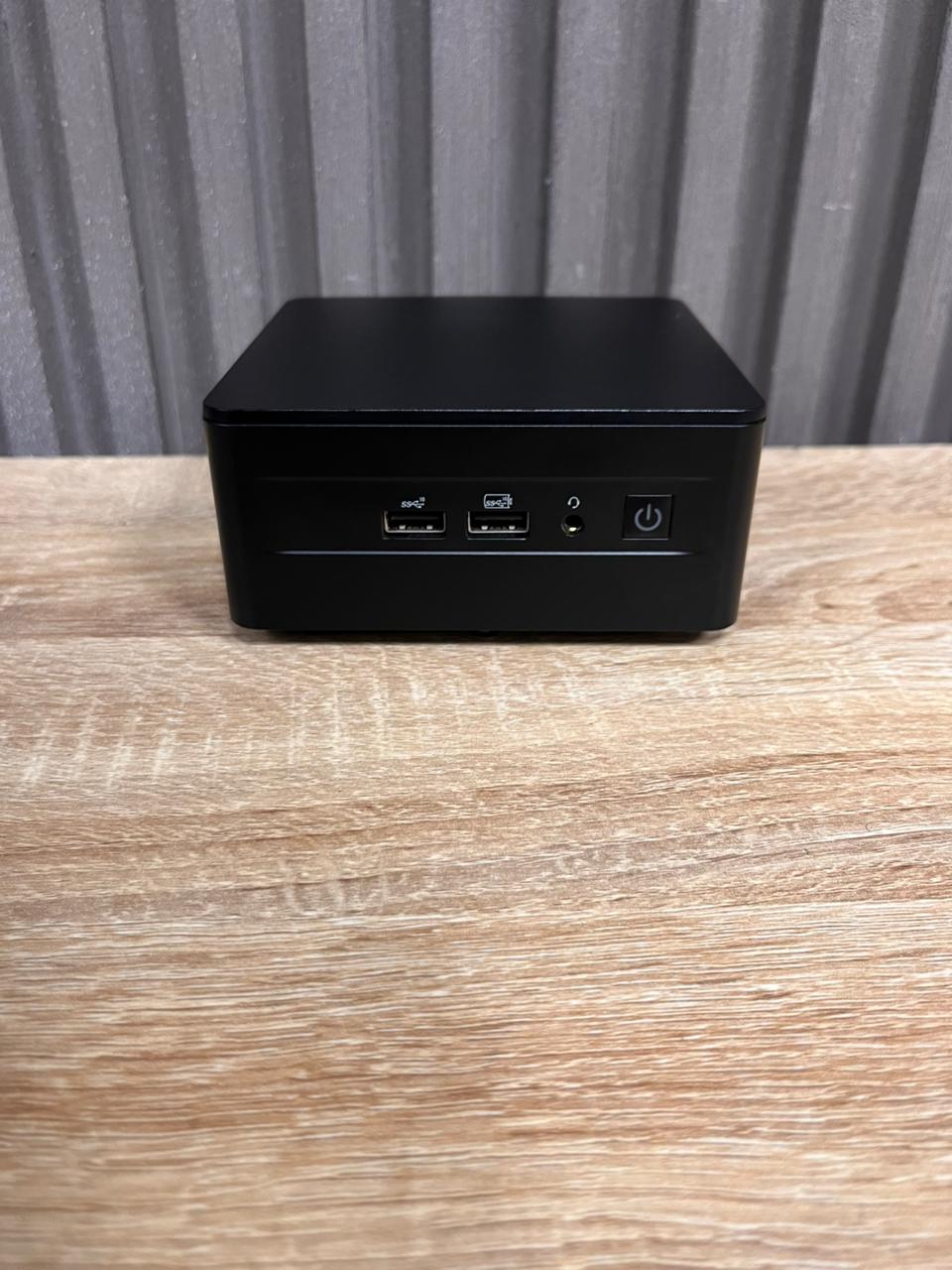 Intel Nuc  NUC12WSH   Intel Core i5 12th Gen 1240P