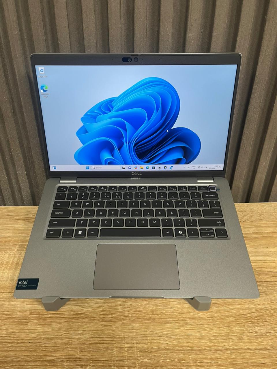 Dell Latitude 5450   Intel Core Ultra 5 vPro 135U