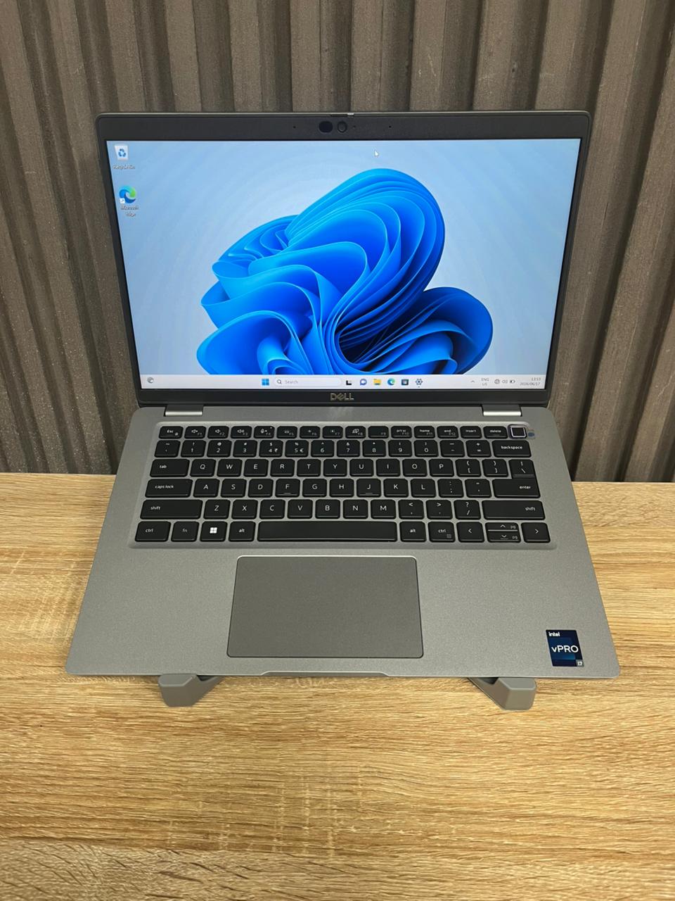 Dell Latitude 5430  Intel Core i7 vPro 12th Gen