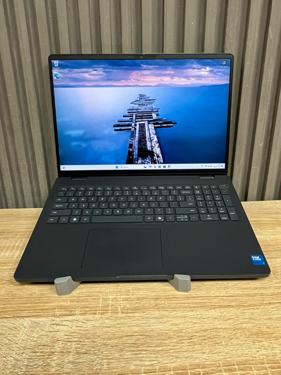 Dell Pro 16 PC16250  Intel Core 7 150U