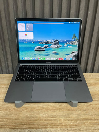 MacBook Air M1 (13 inch)  Apple M1 Chip 8 Core