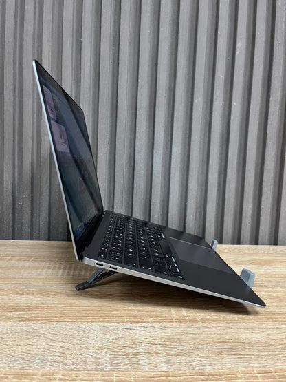MacBook Air M1 (13 inch)  Apple M1 Chip 8 Core