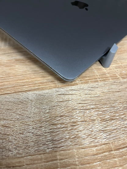MacBook Air M1 (13 inch)  Apple M1 Chip 8 Core