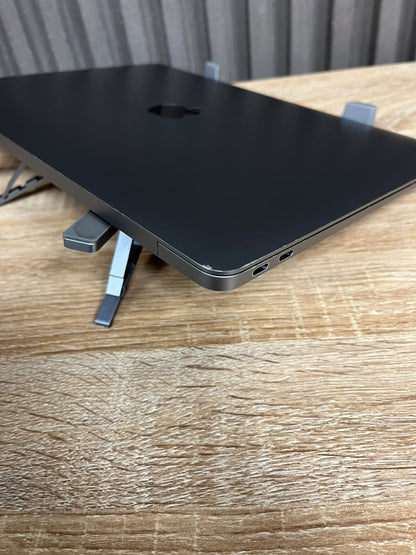 MacBook Air M1 (13 inch)  Apple M1 Chip 8 Core