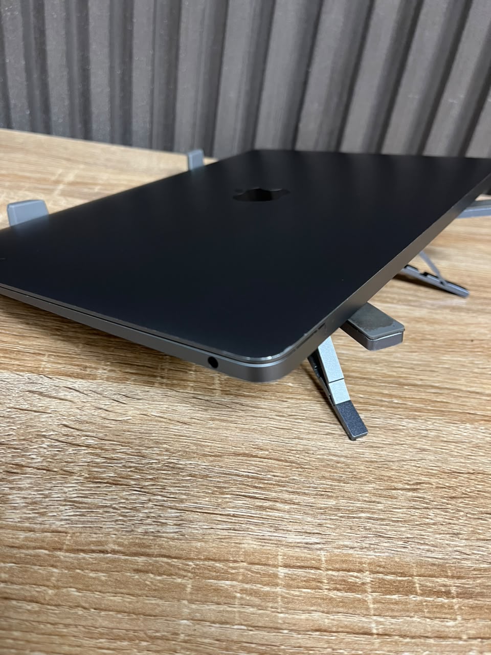 MacBook Air M1 (13 inch)  Apple M1 Chip 8 Core