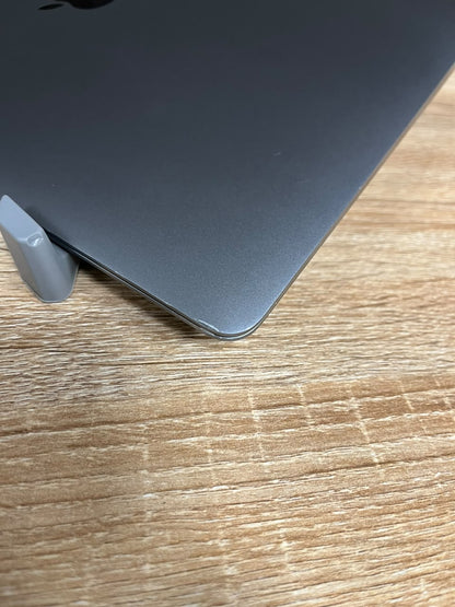 MacBook Air M1 (13 inch)  Apple M1 Chip 8 Core